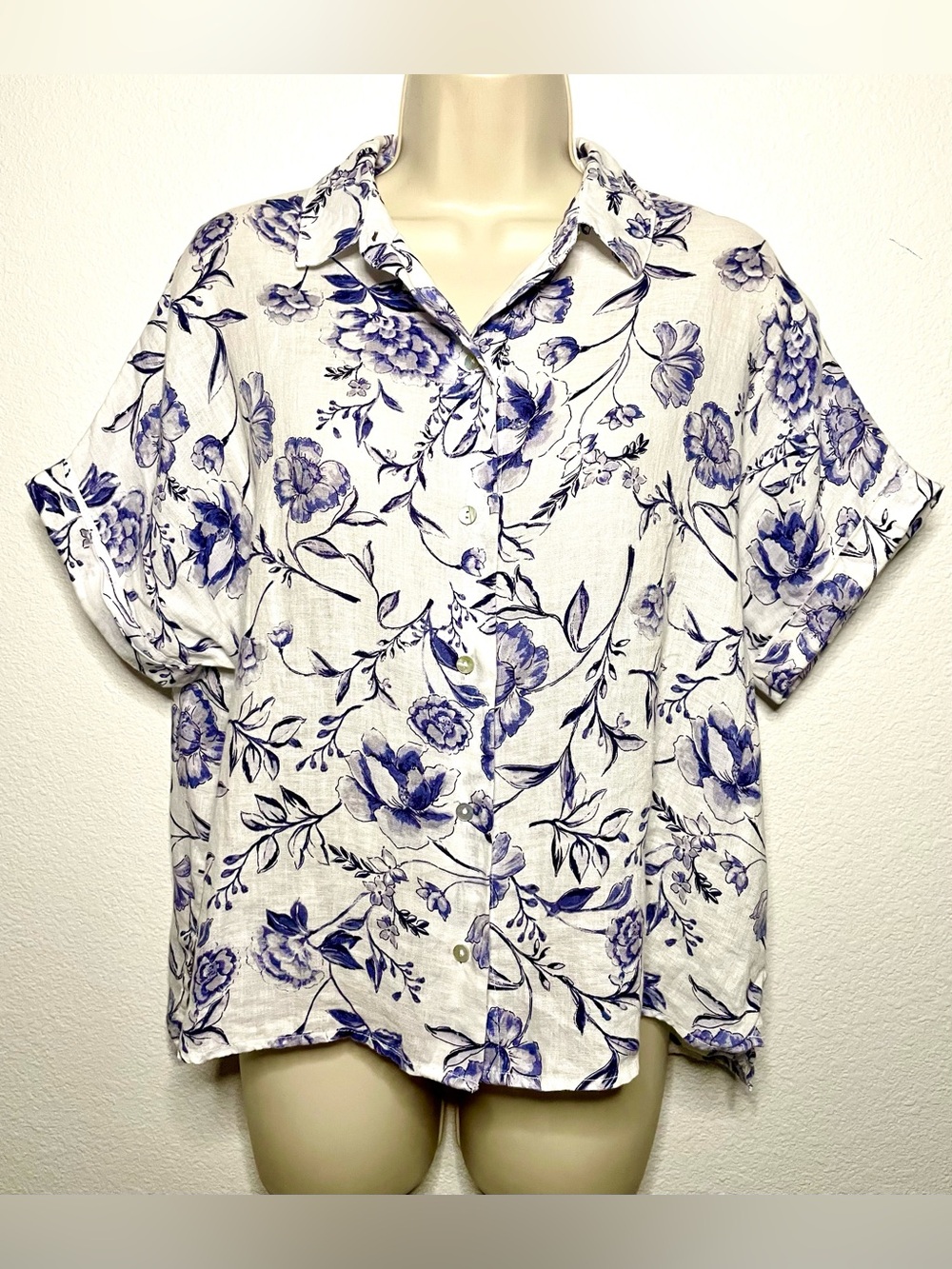 Cynthia Rowley White 100% Linen Blouse with Blue Botanical Print Short Sleeve